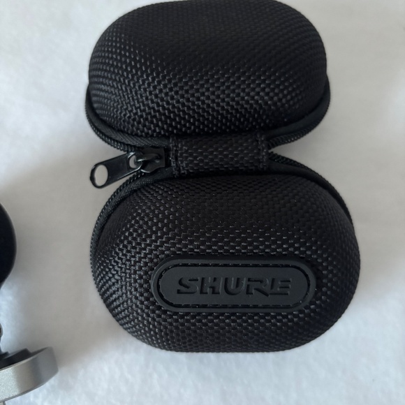 Shure MOTIV MV88 Digital Stereo Condenser Microphone for iPhone (Lightning) - Picture 9 of 16